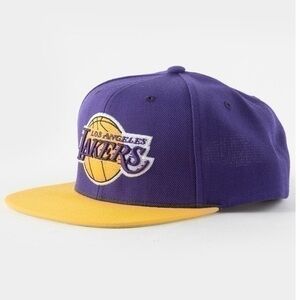 NWT. MITCHELL & NESS LA Lakers Snapback Hat